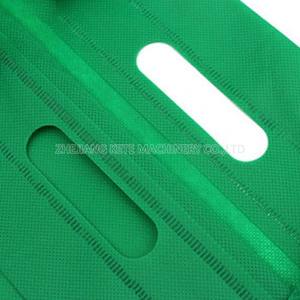 Poinçonneuse à ultrasons pour boucles d'oreilles et masques faciaux Poinçonneuses de sacs non tissés Poinçonneuse à poignée découpée en D - Product Image 3