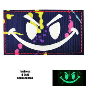 Patch Riflettente con Faccina Sorridente in Feltro PU Ecologico Fatto a Mano, Termoadesivo a Infrarossi per Zaini e Cappelli da Esterno - Product Image 5