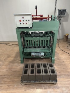 Macchina Compatta per la Produzione di Blocchi di Pavimentazione, Produzione di Mattoni in Calcestruzzo su Piccola Scala, Stampo a Pressione Automatico - Product Image 3
