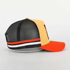 Gorra Trucker Unisex Personalizada con Logo Estampado, Diseño Australiano, 5 Paneles, Corona Estructurada de Perfil Alto, 2 Franjas Laterales y Malla con Hebilla - Product Image 4