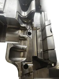 Fonderie de métaux sur mesure, services de moulage sous pression d'alliages automobiles, moulage par gravité de zinc et d'aluminium pour l'automobile et l'aviation, avec des pièces en plastique - Product Image 3