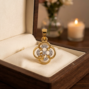 Colgante de plata con diamante cultivado en laboratorio, diseño de flor de cuatro pétalos, joyería fina con lazo entrelazado para mujer, regalos elegantes, joyería personalizada al por mayor. - Product Image 1