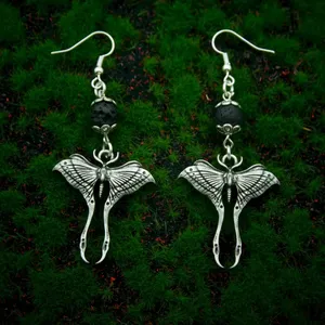 Pendientes Colgantes Vintage de Mariposa Calavera y Esqueleto para Mujer - Joyería de Aleación Inspirada en Emo, Regalo, Accesorio de Moda - Product Image 3