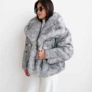 Cappotto <span class=keywords><strong>Oversize</strong></span> in Ecopelliccia Argento con Risvolto, <span class=keywords><strong>Giacca</strong></span> <span class=keywords><strong>Invernale</strong></span> da <span class=keywords><strong>Donna</strong></span> Calda e Confortevole - Product Image 3