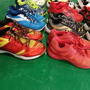 Chaussures de sport d'occasion de marque (badminton, tennis) respirantes avec doublure en maille – Balles en gros de seconde main - Product Image 2