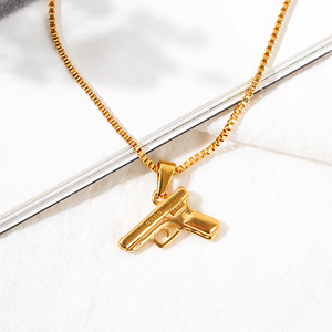 Collana Hip Hop con Ciondolo a Forma di Pistola per Uomo e Donna, Accessorio Personalizzato in Acciaio Inox Placcato Oro 18k - Product Image 3