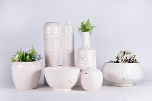 Jarrones de flores con forma minimalista de diseño bonito y moderno para decoración de escritorio o adorno de mesa - Product Image 4