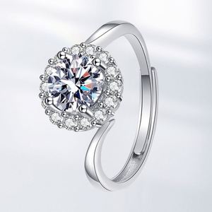 Bague Torsadée Plaqué Platine Imitation Diamant Moissanite Tournesol 1 Carat pour Femme, Bague de Mariage Scintillante en Zircon pour Femme - Product Image 5