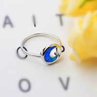 Bague en opale bleue argentée en forme de spirale |   Bague de mode moderne et audacieuse
