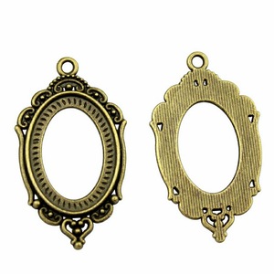 Cadre de pendentif ovale orné de perles en alliage de zinc bronze antique pour la création de camées victoriennes - Product Image 2