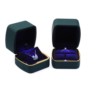 Creativo lussuoso quadrato dipinto a spruzzo LED san valentino anelli per la <span class=keywords><strong>festa</strong></span> <span class=keywords><strong>della</strong></span> <span class=keywords><strong>mamma</strong></span> collane ciondoli gioielli imballaggio - Product Image 5