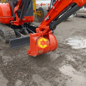 Excavatrice U50-4 Kubota d'occasion fabriquée au Japon bien entretenue avec un design léger pour les projets de terres agricoles et d'aménagement paysager - Product Image 2