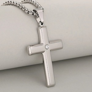 Collar con Colgante de Cruz Católica de Acero Inoxidable, Estilo Punk Gótico con Incrustaciones de Cristal, Joyería Espiritual Cristiana para Hombres y Mujeres - Product Image 4
