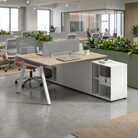 Postazione di Lavoro Modulare Moderna con Armadietto Bianco e Schermo Acustico Grigio per 4 Persone