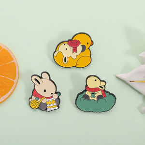 เข็มกลัดเคลือบลายกระต่ายน้อยน่ารัก <span class=keywords><strong>Tsuki</strong></span> Rabbit สไตล์การ์ตูน เหมาะสำหรับเป็นของขวัญให้เพื่อน ขายส่ง - Product Image 2