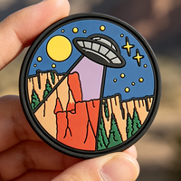 Patch en caoutchouc PVC souple 3D imperméable personnalisé avec logo en relief pour vêtements, sacs, chapeaux, vestes, fabricant OEM