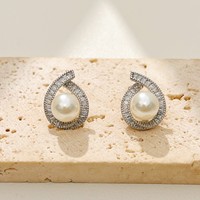 Boucles d'oreilles en perles de haute qualité, élégantes et tendance, avec un design original et des accessoires en laiton
