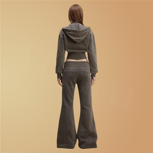 Set Due Pezzi Personalizzato da <span class=keywords><strong>Donna</strong></span>: <span class=keywords><strong>Felpa</strong></span> Corta <span class=keywords><strong>con</strong></span> <span class=keywords><strong>Zip</strong></span> Vintage e Pantaloni a Zampa in Puro Cotone 100% Tinta Unita Effetto Acid-Washed - Product Image 4