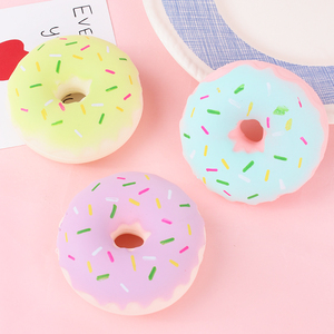 Balle anti-stress artificielle en forme de donut arc-en-ciel de 8 cm, jouet sensoriel pour garçons et filles, cadeaux de fête d'anniversaire pour enfants et décoration de magasin - Product Image 6