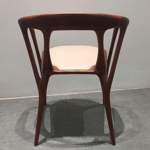 Chaise de salle à manger italienne contemporaine, structure en bois massif, dossier et accoudoirs rembourrés en tissu doux, mobilier de luxe pour la maison PISANO - Product Image 4