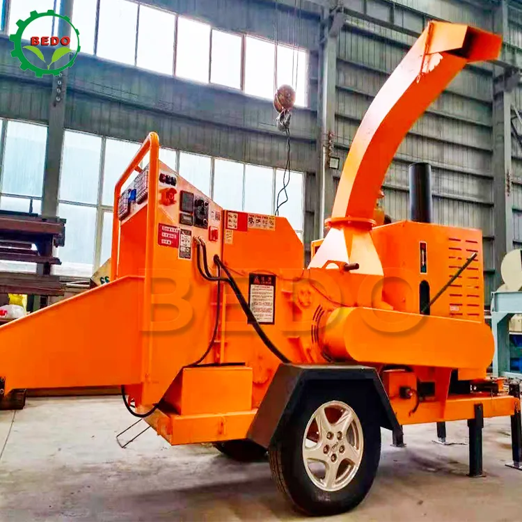Automatic high speed mobile diesel forest wood chipper crusher tree leaves branch crusher sawdust making machine