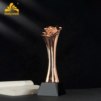 Trophée élégant Holywell 2026 en alliage d'aluminium plaqué or rose, gravé motif rose, base en cristal noir, conception gratuite, vente chaude