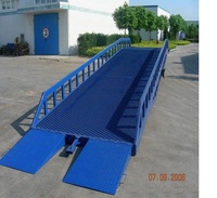 Niveleur de quai mobile de 10 tonnes et rampe de quai de 10 000 kg pour le chargement de conteneurs Type de produit - Rampes de chargement Plaques et planches