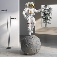 Statue d'astronaute grand format pour salon, modèle sculpté, figurine de lune, homme de l'espace, artisanat en résine légère peinte à la main, vente en gros