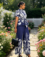 Ensemble deux pièces pour femmes, bleu marine, imprimé floral blanc, haut à volants à manches courtes et pantalon large, tenue élégante décontractée