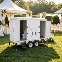 Remorque WC mobile de luxe à double essieu, panneaux blancs, pour plages, parcs, événements publics et mariages en bord de mer