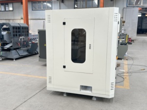Centre d'usinage CNC 3 axes de haute précision pour le traitement des profilés de fenêtres en aluminium - Product Image 4