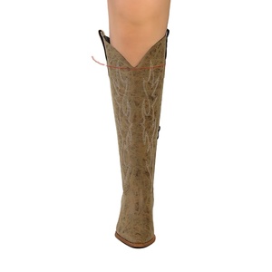 Bottes de <span class=keywords><strong>cowboy</strong></span> pour femme à mollet extra large, en faux daim <span class=keywords><strong>beige</strong></span>, hauteur genou, style western, confortables, à bout pointu et talon carré, style montant - Product Image 3
