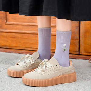 Calcetines de algodón elásticos bordados de Manzanilla de color caramelo japonés para mujer - Product Image 3