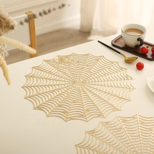 Tappetino da Tavolo Tgyw di Alta Qualità, Design Ragnatela di Halloween, Antiscottatura e Antiscivolo in PVC per Ristoranti e Hotel - Product Image 4