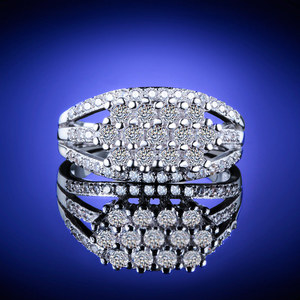 Anello da Donna a Tre File con Taglio Rotondo Scintillante, Elegante Gioiello Regolabile in Lega, Stile Moderno - Product Image 2