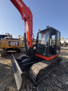 Excavatrices sur chenilles Kubota KX183 d'occasion fabriquées au Japon, petite pelle hydraulique avec attache rapide, brise-roche et accessoire de préhension (thumb) - Product Image 4