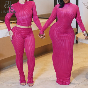 Completo Sportivo da Donna <span class=keywords><strong>in</strong></span> Due Pezzi: Top Corto a Maniche Lunghe <span class=keywords><strong>con</strong></span> Scollo Tondo e <span class=keywords><strong>Pantaloni</strong></span> <span class=keywords><strong>con</strong></span> <span class=keywords><strong>Vita</strong></span> Elastica, Tendenza Primaverile - Product Image 1