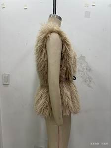 कार एंड ट जा 2025 शरद ऋतु और सर्दियों के नए आगमन बेल्ट राउंड गर्दन आस्तीन रहित पुराने मनी स्टाइल फैशन फुरी बनियान 1303277 - Product Image 3