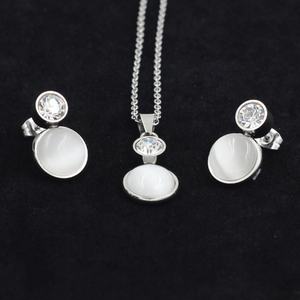 ชุดเครื่องประดับโอปอลสำหรับผู้หญิง ต่างหูและสร้อยคอ ชุบทอง ประดับด้วยหินตาแมวธรรมชาติอย่างดี บนตัวเรือนสแตนเลส - Product Image 6