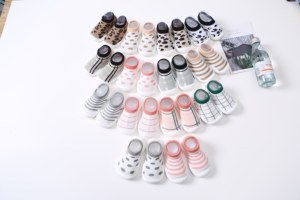 Chaussons en tricot de coton pour bébé sans compression, offrant une chaleur supplémentaire sans encombrer, motif léopard tendance - Product Image 2