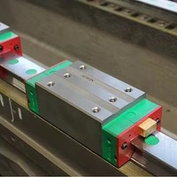 VMC855 850 3 Eksenli Dikey CNC Freze Tezgahı Yüksek Hassasiyetli GSK Tam Otomatik 24 Takım Magazinli BT40 Ağır Hizmet Tipi