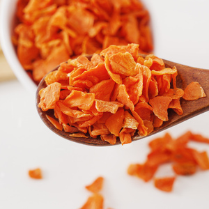 Commercio all'ingrosso ortaggi secchi biologici AD essiccati disidratati 10*10mm fiocchi di carota