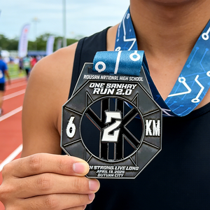 Médaille <span class=keywords><strong>de</strong></span> marathon urbain personnalisée en forme d'éventail, en alliage <span class=keywords><strong>de</strong></span> zinc plaqué or avec éléments <span class=keywords><strong>de</strong></span> la région, <span class=keywords><strong>pour</strong></span> récompense et souvenir (vente en gros) - Product Image 1