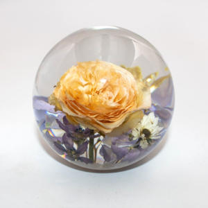 Orbe <span class=keywords><strong>de</strong></span> fleurs <span class=keywords><strong>éternel</strong></span>les en résine Benji, décoration artisanale pour la maison, pièce décorative polyvalente, cadeau pour mariage, anniversaire, cé<span class=keywords><strong>l</strong></span>ébration et fête - Product Image 2