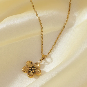 Minimalist Casual Style Flower And <b>Bee</b> Pendant <b>Necklace</b> For Women 14K <b>Gold</b> Plated 304 Stainless Steel Daily Wear Jewelry - Product Image 3