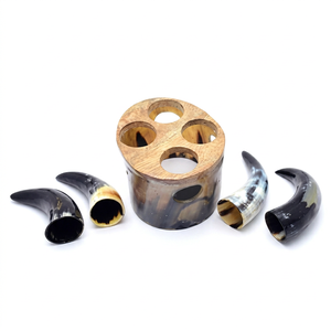 Juego de Cuernos Vikingos para Cerveza - Cuernos para Beber Miel 100% Hechos a Mano y Pulidos con Soporte - Product Image 1