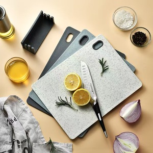 Categoría más vendida: Juego de tablas de cortar PP para alimentos de bebé (4 piezas), diseño de mármol, para cortar frutas y verduras - Product Image 2