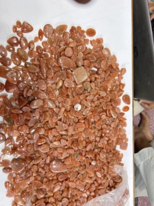 พลอยควอทซ์หลวมทรงหลังเบี้ยแบบซันสโตนจากธรรมชาติเป็นที่ต้องการสูงสำหรับทำเครื่องประดับ - Product Image 2