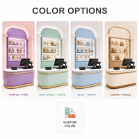 Vitrine d'exposition lumineuse LED personnalisée couleur macaron pour magasin de jouets, mobilier moderne pour centre commercial, taille et forme sur mesure