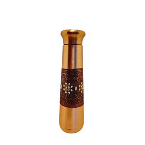 Botella de Agua Ecológica de Cobre Puro Cepillado con Diseño Contorneado Premium, Banda Moderna con Filigrana, 100% Hermética, para la Salud del Hogar, Cocina e Interiores - Product Image 5